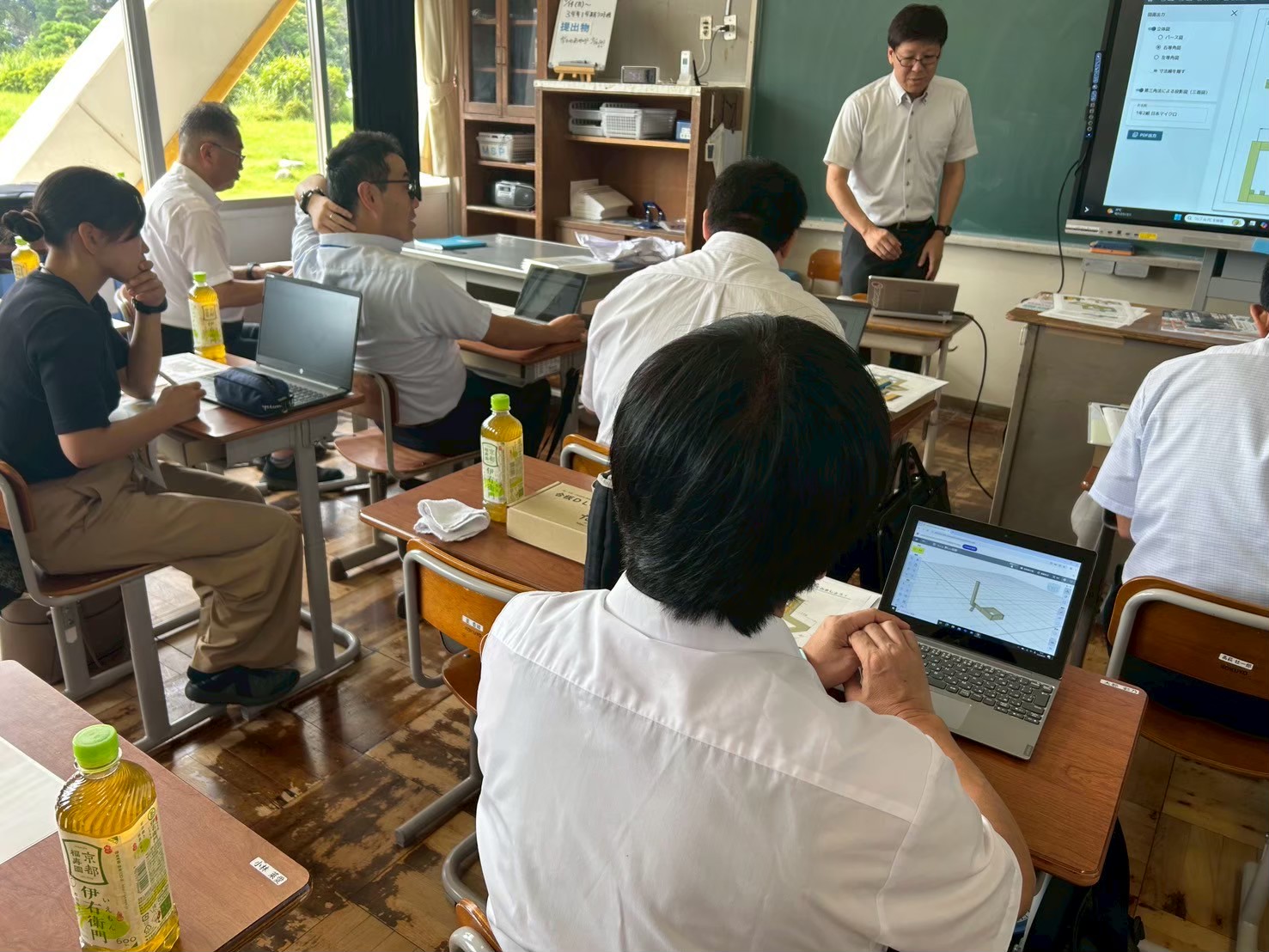 受講者がPCでcaDIY3Dの操作を体験