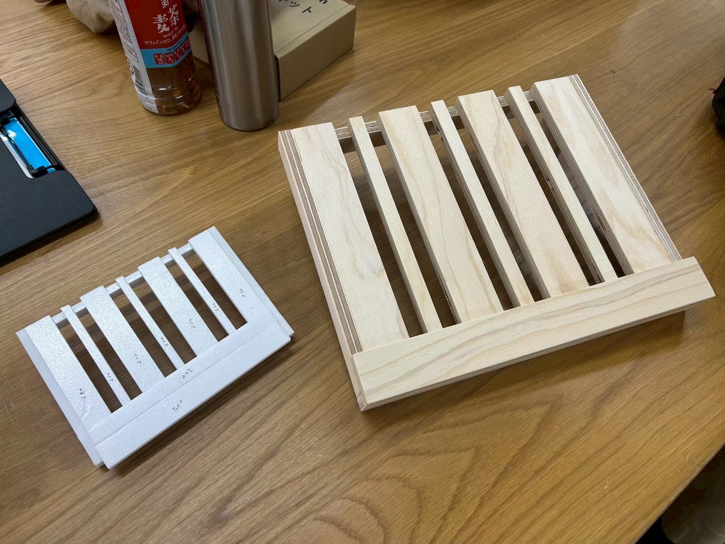 ノートPCスタンド（模型と実物）